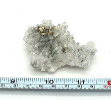 Lade das Bild in den Galerie-Viewer, M437 Bergkristall, Pyrit
