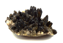 Lade das Bild in den Galerie-Viewer, M442 Rauchquarz Stufe 2,10 kg.
