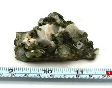 Lade das Bild in den Galerie-Viewer, M443 Bergkristall Epidot
