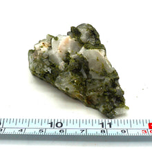 Lade das Bild in den Galerie-Viewer, M443 Bergkristall Epidot
