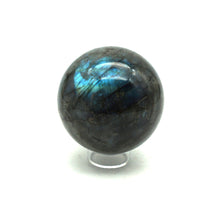 Charger l'image dans la galerie, O471 Sphère en cristal de Labradorite 8 cm.

