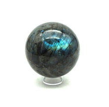Charger l'image dans la galerie, O471 Sphère en cristal de Labradorite 8 cm.
