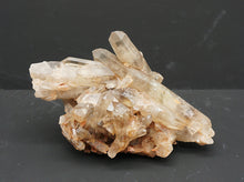 Lade das Bild in den Galerie-Viewer, M553 Bergkristall 0,90kg.
