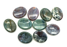 Lade das Bild in den Galerie-Viewer, D108 Daumenstein Moosachat
