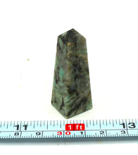 Lade das Bild in den Galerie-Viewer, O234 Obelisk Smaragd
