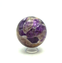Lade das Bild in den Galerie-Viewer, O0473 Amethyst Kristall Kugel 6,5 cm.
