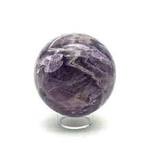 Charger l'image dans la galerie, O474 Améthyste sphère de cristal 7 cm.
