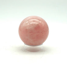 Charger l'image dans la galerie, O475 Sphère de cristal de quartz rose 5,5 cm
