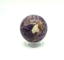 Lade das Bild in den Galerie-Viewer, O476 Amethyst Kristall Kugel
