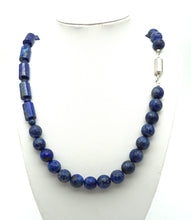 Lade das Bild in den Galerie-Viewer, P104 Lapislazuli Halskette facettiert
