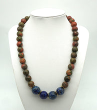Lade das Bild in den Galerie-Viewer, P105 Unakit/Lapislazuli Halskette
