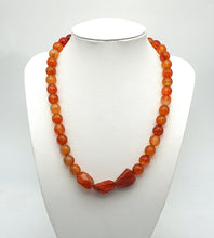 Lade das Bild in den Galerie-Viewer, P113 Karneol Halskette facettiert
