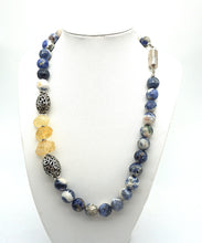 Lade das Bild in den Galerie-Viewer, P118 Sodalith/Citrin Halskette facettiert
