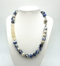 Lade das Bild in den Galerie-Viewer, P122 Sodalith/Citrin Halskette facetiert
