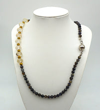 Charger l'image dans la galerie, P124 Collier avec iolite/cristal de roche facetté
