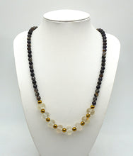 Charger l'image dans la galerie, P124 Collier avec iolite/cristal de roche facetté
