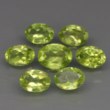 Lade das Bild in den Galerie-Viewer, E1061 Peridot Lot 5,60 ct.
