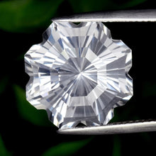 Lade das Bild in den Galerie-Viewer, E1023 Bergkristall Fantasie Schliff 11,99 ct.
