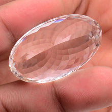 Lade das Bild in den Galerie-Viewer, E1010 Bergkristall Top 97,5ct.
