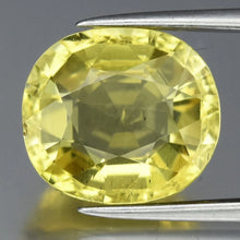 Lade das Bild in den Galerie-Viewer, E887 Scapolith 4,15ct.
