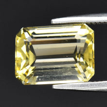 Lade das Bild in den Galerie-Viewer, E525 Scapolith gelb 2,10ct.
