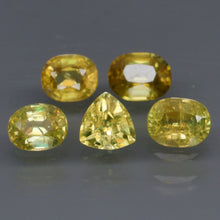 Lade das Bild in den Galerie-Viewer, E181 Sphen Lot 3,66ct.
