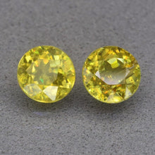 Lade das Bild in den Galerie-Viewer, E1107 Sphen Paar 1,21ct.
