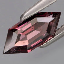 Lade das Bild in den Galerie-Viewer, E407 Spinel violett 0,99ct.
