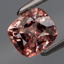 Lade das Bild in den Galerie-Viewer, E985 Spinel 1,03ct.
