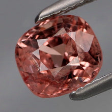 Lade das Bild in den Galerie-Viewer, E989 Spinel 1,14ct.
