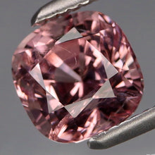 Lade das Bild in den Galerie-Viewer, E1165 Spinel 1,49ct.
