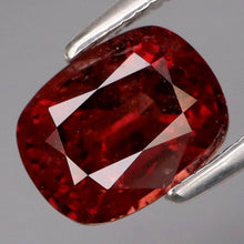 Lade das Bild in den Galerie-Viewer, E1163 Spinel 1,54ct.

