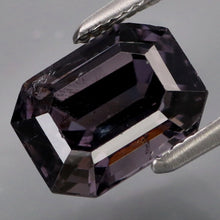 Lade das Bild in den Galerie-Viewer, E988 Spinel 2,78ct.
