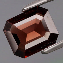 Lade das Bild in den Galerie-Viewer, E507 Spinel rot 1,34ct.
