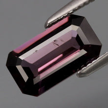 Lade das Bild in den Galerie-Viewer, E1052 Spinel violett
