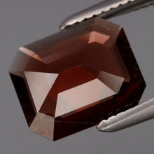 Lade das Bild in den Galerie-Viewer, E507 Spinel rot 1,34ct.
