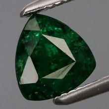 Lade das Bild in den Galerie-Viewer, E417 Tsavorit RAR 1,03ct.
