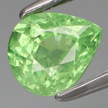 Lade das Bild in den Galerie-Viewer, E516 Tsavorit 1,14ct.
