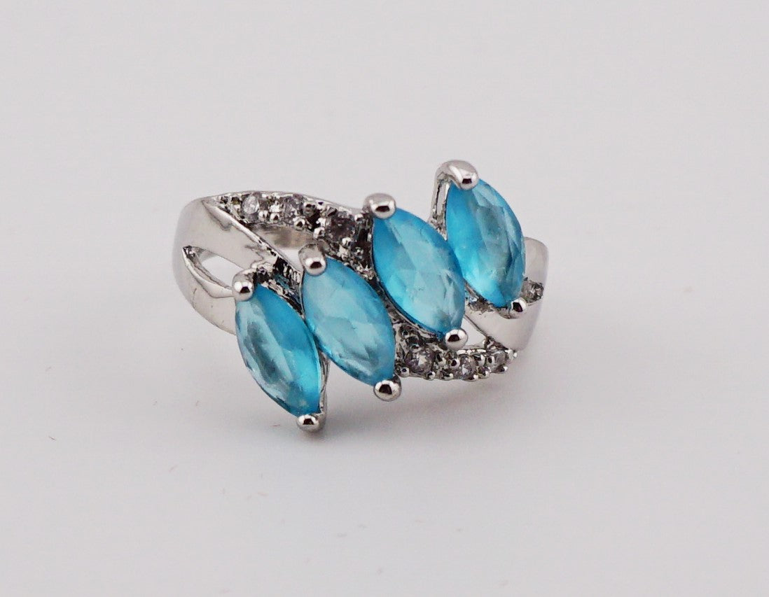 V109 Ring mit blauen Steinen