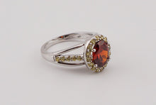 Lade das Bild in den Galerie-Viewer, V127 Ring mit orangen Stein
