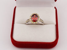 Lade das Bild in den Galerie-Viewer, V127 Ring mit orangen Stein
