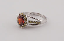Lade das Bild in den Galerie-Viewer, V127 Ring mit orangen Stein
