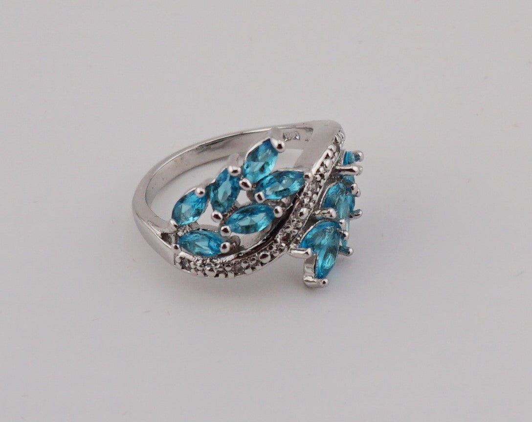 V156 Ring mit blauen Steinen