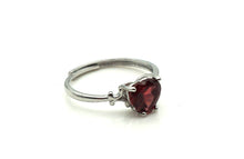 Lade das Bild in den Galerie-Viewer, V172 Ring mit Granat Herz
