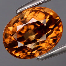Lade das Bild in den Galerie-Viewer, E1029 Zirkon Imperial 3,07 ct.
