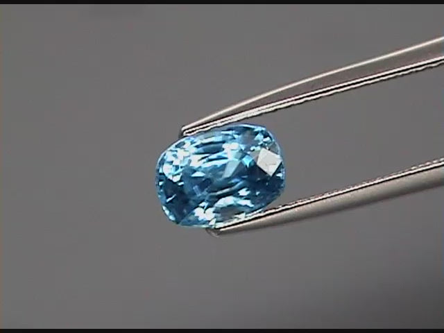 E109 Zirkon blau 2,05ct.