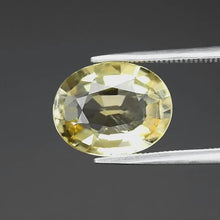 Laden und Abspielen von Videos im Galerie-Viewer, E524 Scapolith gelb 3,63ct.
