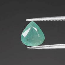 Laden und Abspielen von Videos im Galerie-Viewer, E519 Granditerit RAR 1,58ct.
