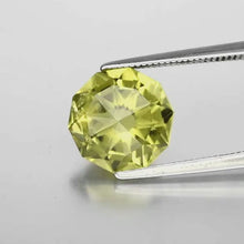 Load and play video in Gallery viewer, E518 Quartz olive 4.29ct.
