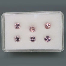 Lade das Bild in den Galerie-Viewer, E1141 Spinel 1 Stk. 5x5 mm
